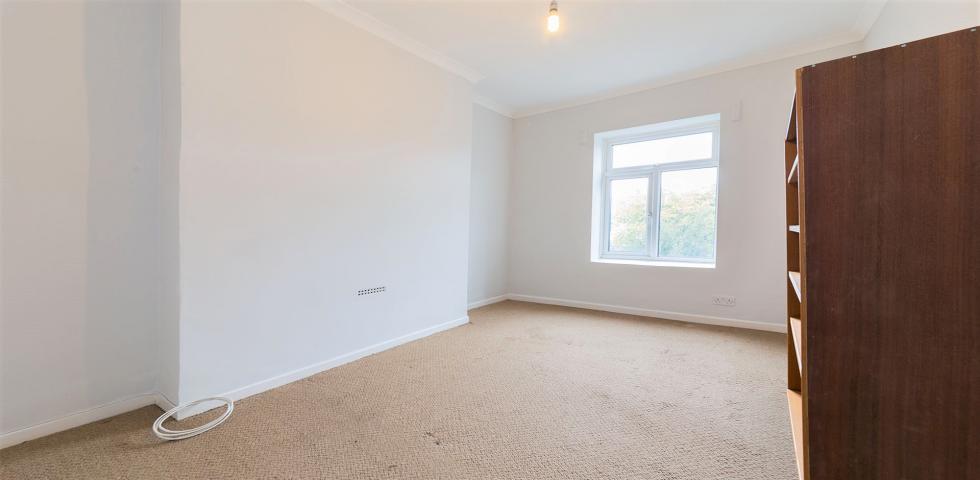 			2 Bedroom, 1 bath, 1 reception Flat			 Victoria Road, QUEENS PARK 
